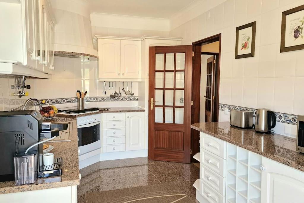 Jasmine Apartment Next To Meia Praia Beach 拉哥斯 外观 照片