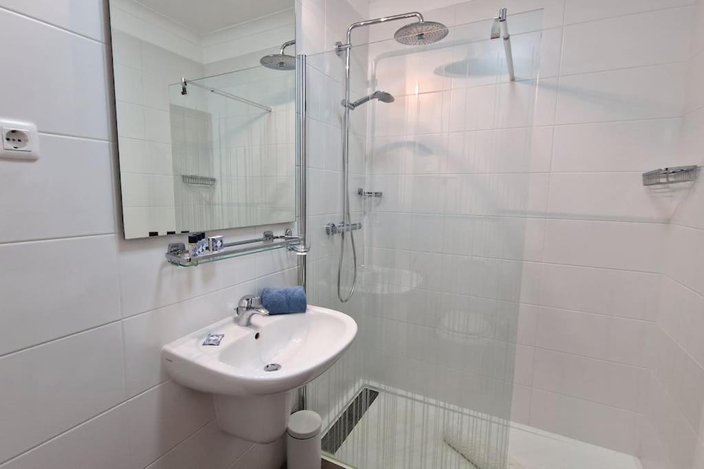 Jasmine Apartment Next To Meia Praia Beach 拉哥斯 外观 照片